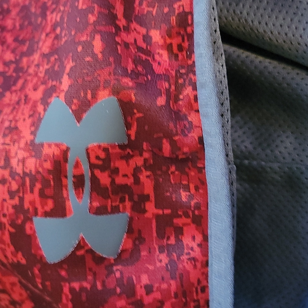 Boys Under Armour hoodie - Picture 5 of 7